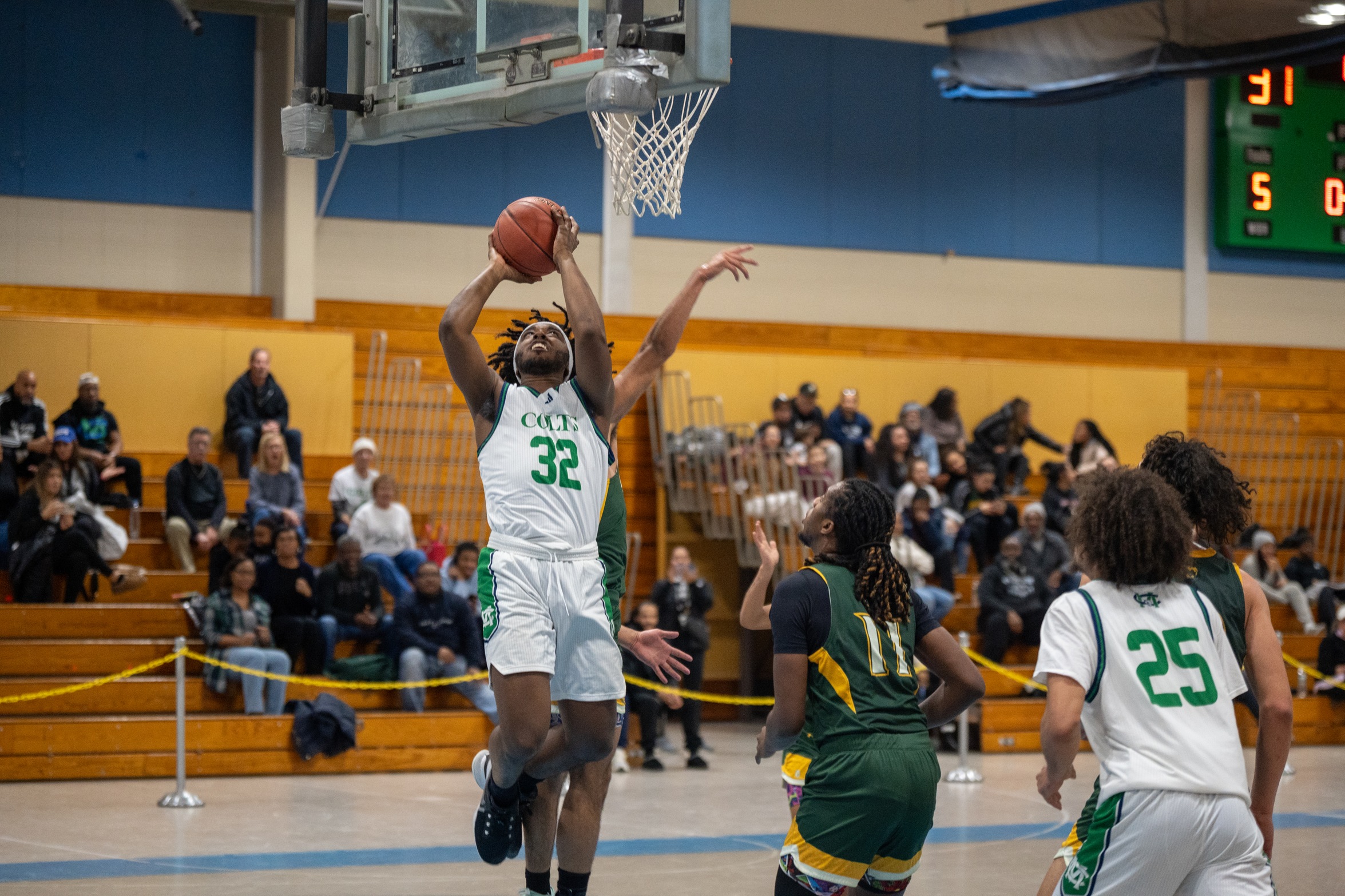 MIDDLESEX COLLEGE HOLDS OFF FURIOUS RALLY TOP TOP ESSEX CC 76-74